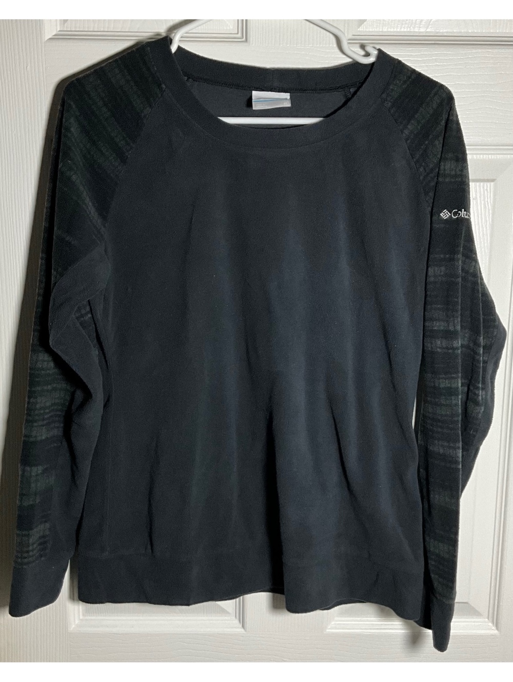 Columbia Women's Medium Black Fleece Pullover with Plaid Sleeves